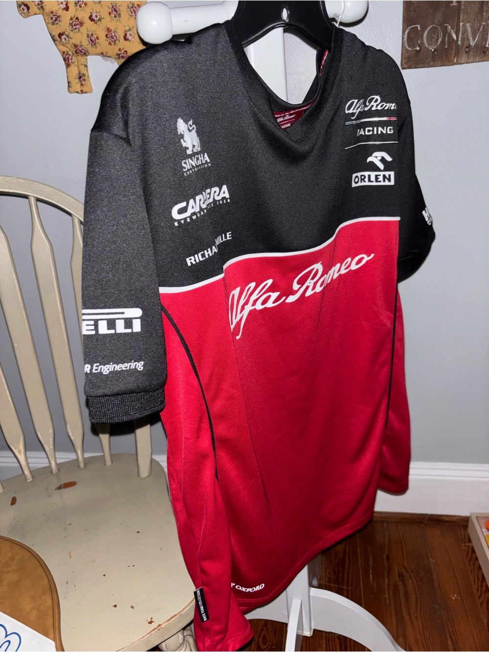 Alfa Romeo  NWOT Black & Red men’s Sz Lg  Racing Team Jersey